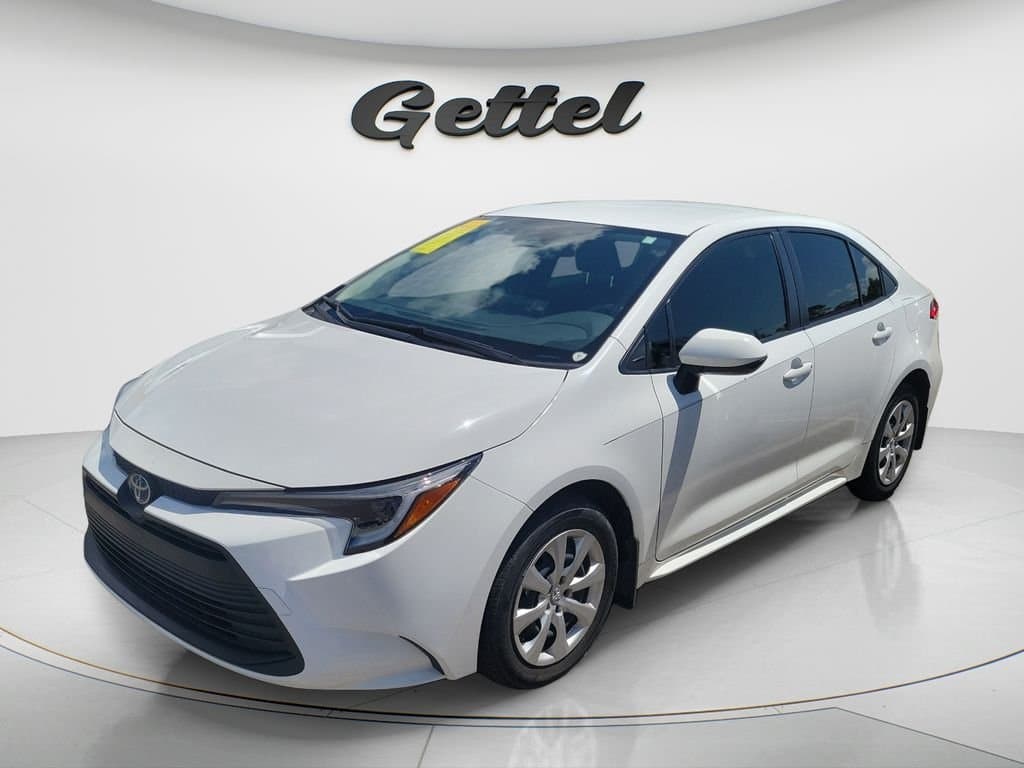 2023 Toyota Corolla Hybrid LE — photo 1 of 14