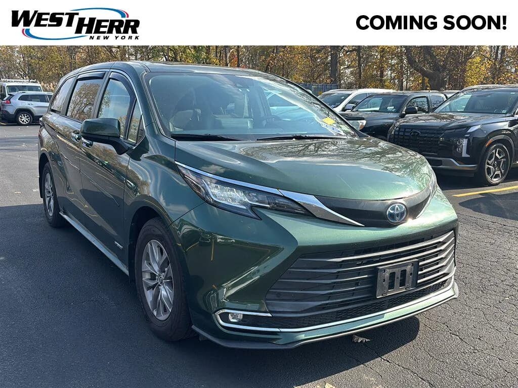 2021 Toyota Sienna XLE — photo 1 of 22