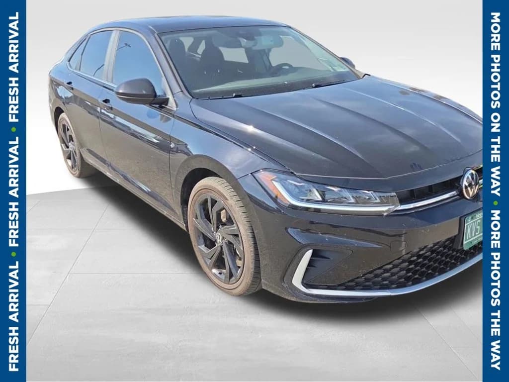 2025 Volkswagen Jetta Base — photo 1 of 9