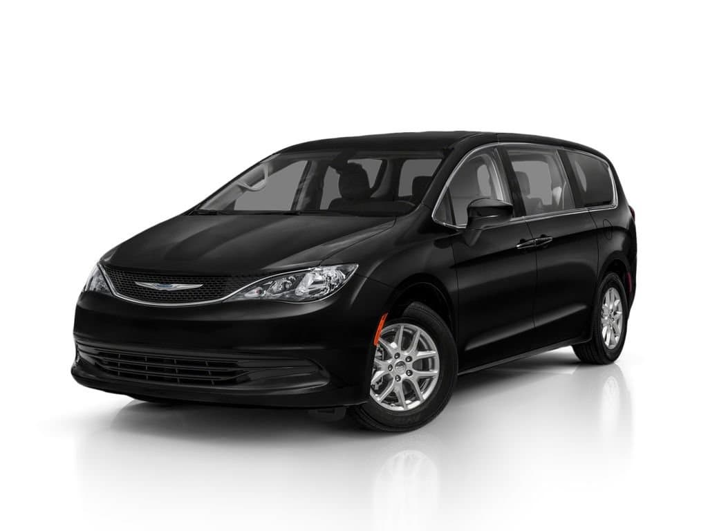 2020 Chrysler Pacifica Touring — photo 1 of 10