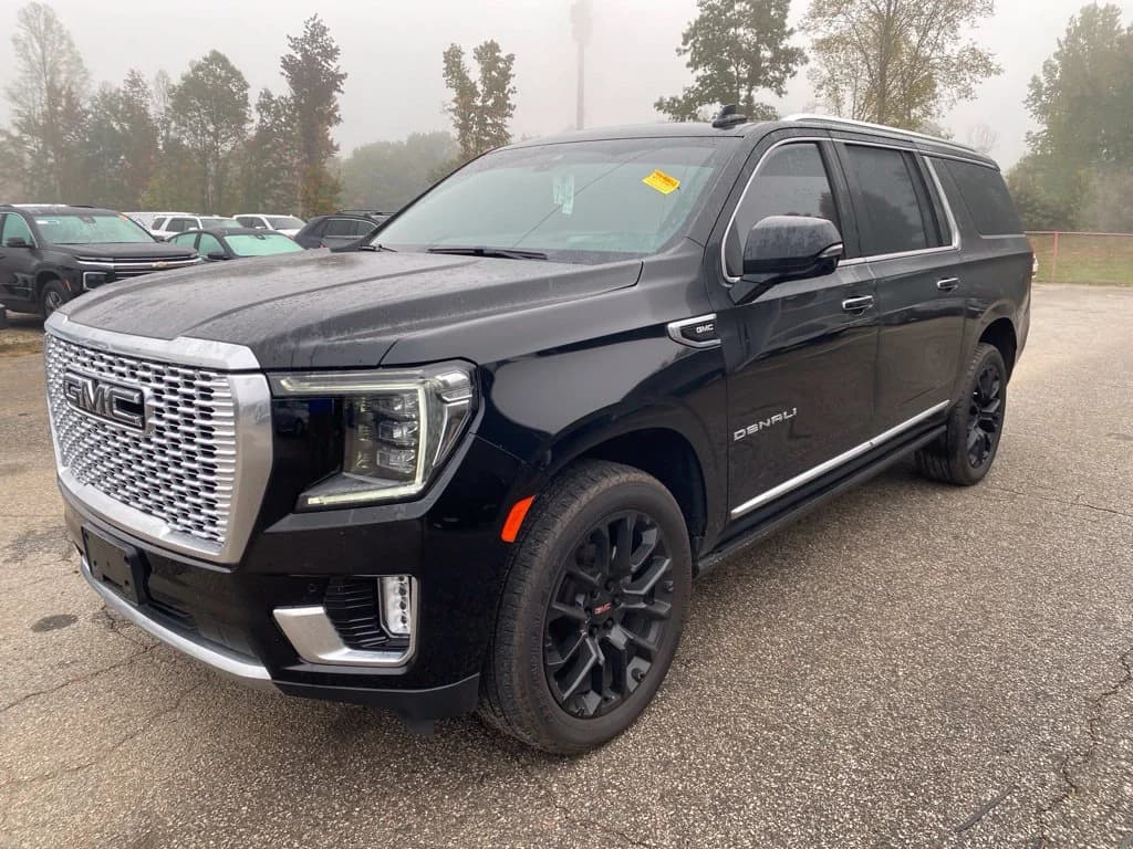 2022 GMC Yukon XL Denali — photo 1 of 15