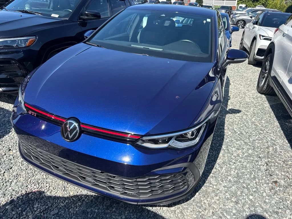 2023 Volkswagen Golf GTI Base — photo 1 of 5