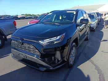 2025 Toyota RAV4 XLE — photo 1 of 5
