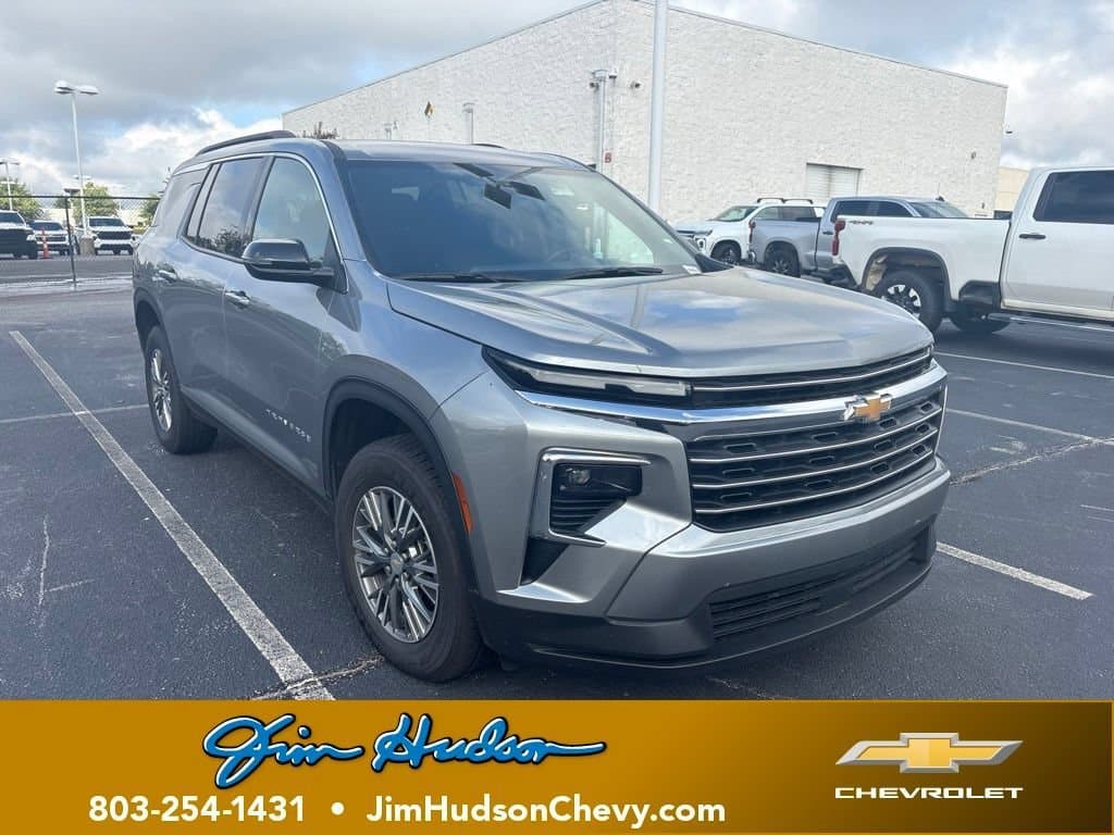 2026 Chevrolet Traverse FWD LT — photo 1 of 10