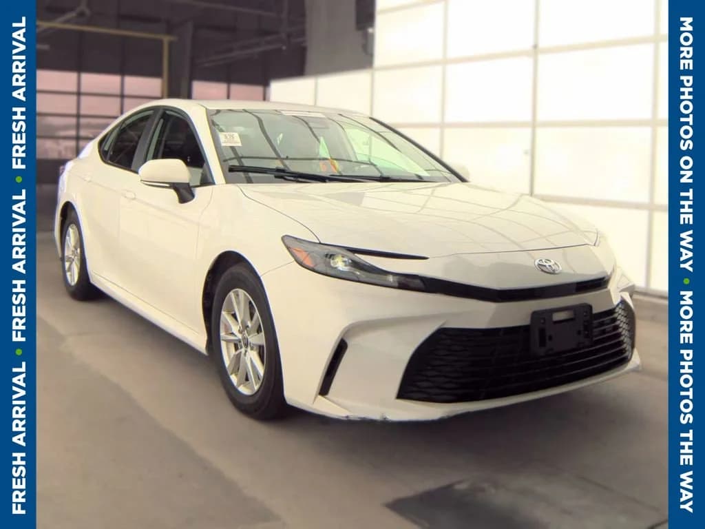 2025 Toyota Camry LE — photo 1 of 6