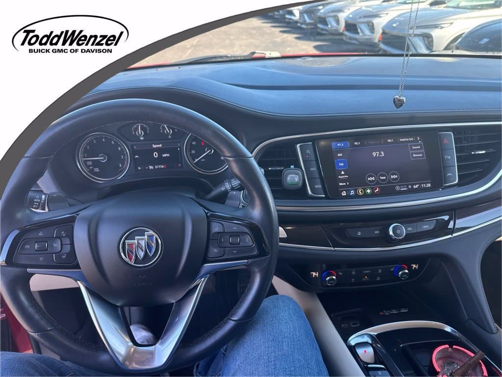 2024 Buick Enclave Essence — photo 1 of 5
