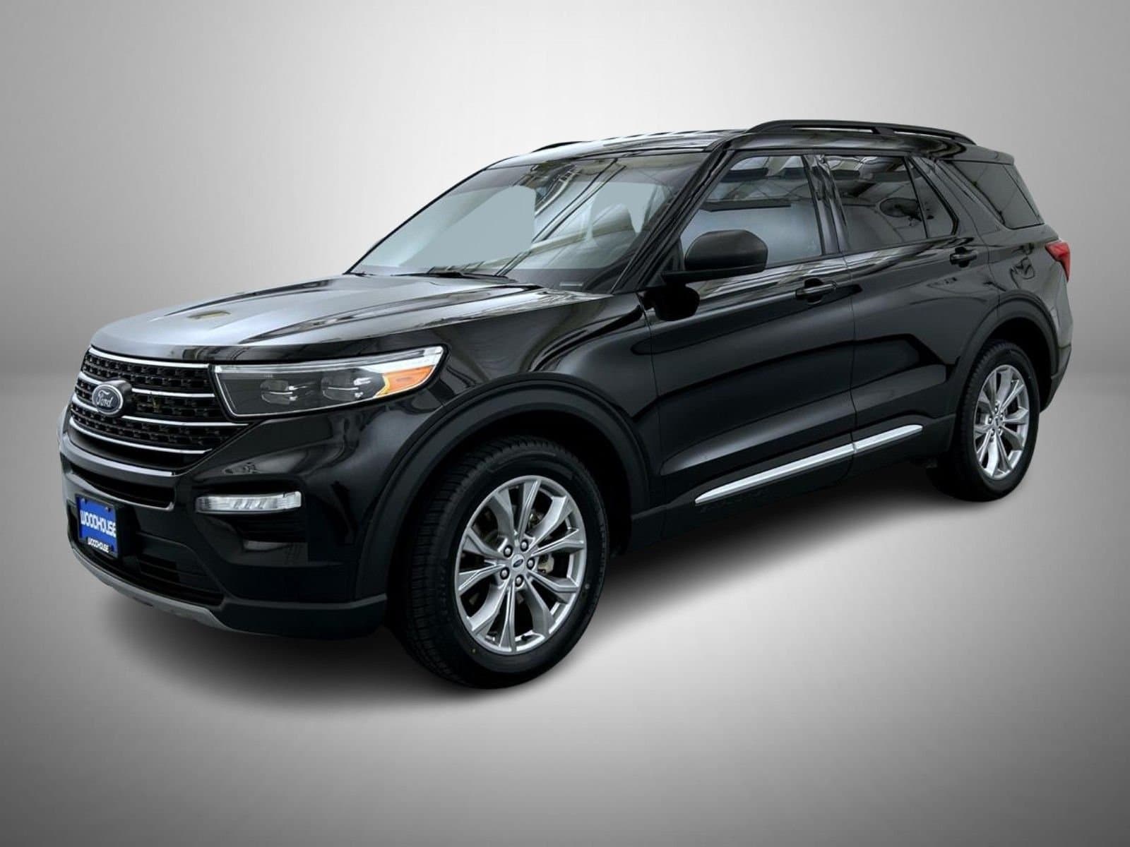 2023 Ford Explorer XLT — photo 1 of 28