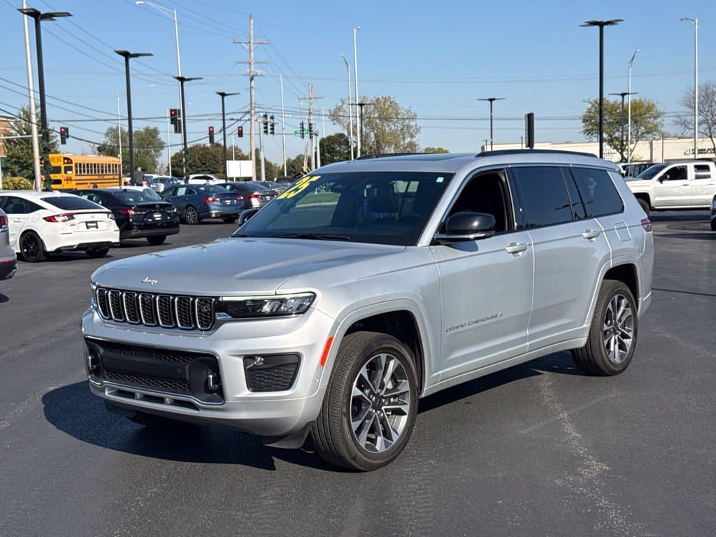 2025 Jeep Grand Cherokee L Overland — photo 1 of 13