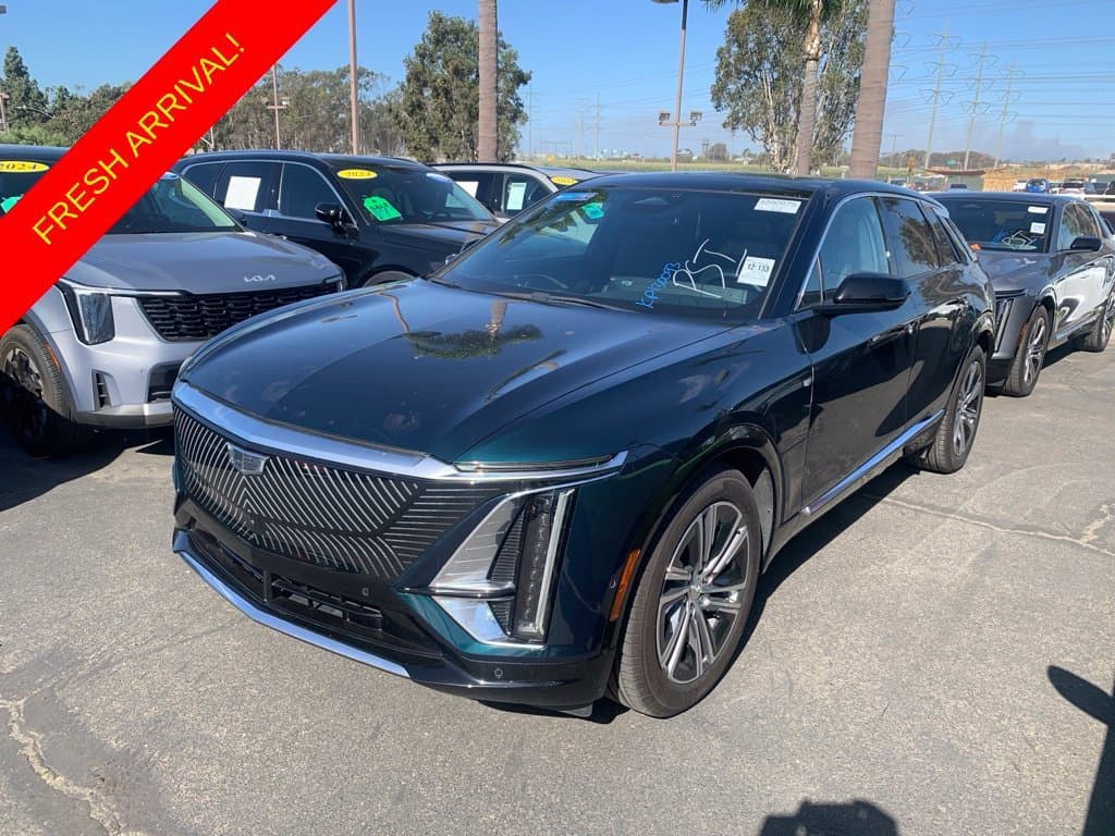 2024 Cadillac LYRIQ Luxury — photo 1 of 10