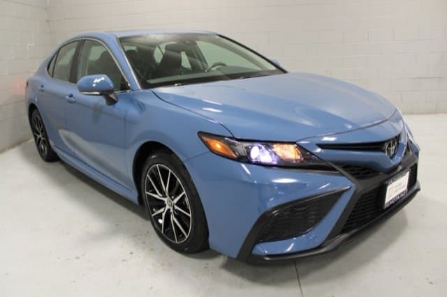 2024 Toyota Camry SE — photo 1 of 25