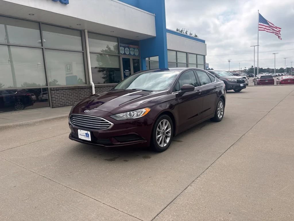 2017 Ford Fusion SE — photo 1 of 34