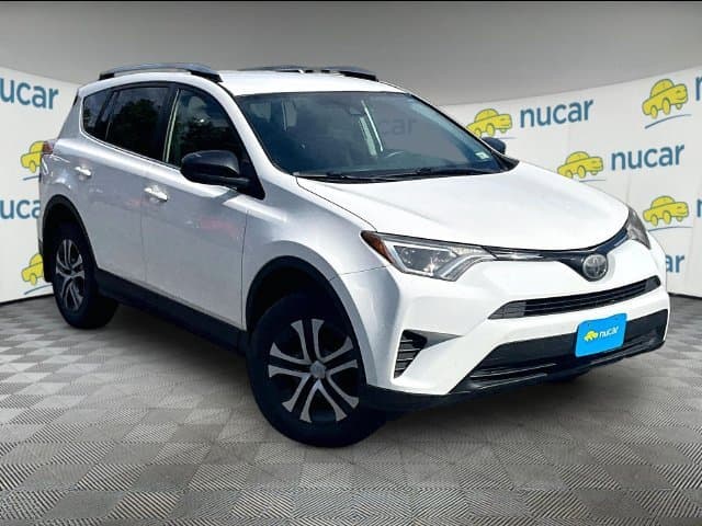 2018 Toyota RAV4 LE — photo 1 of 9