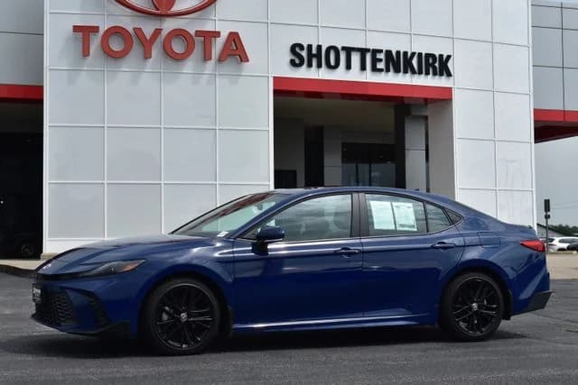 2026 Toyota Camry SE — photo 1 of 35