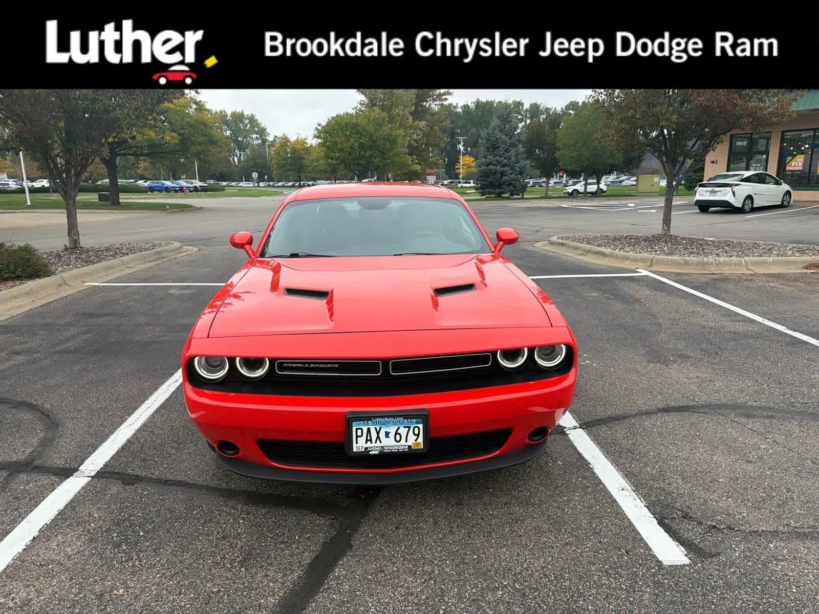 2016 Dodge Challenger SXT — photo 1 of 8