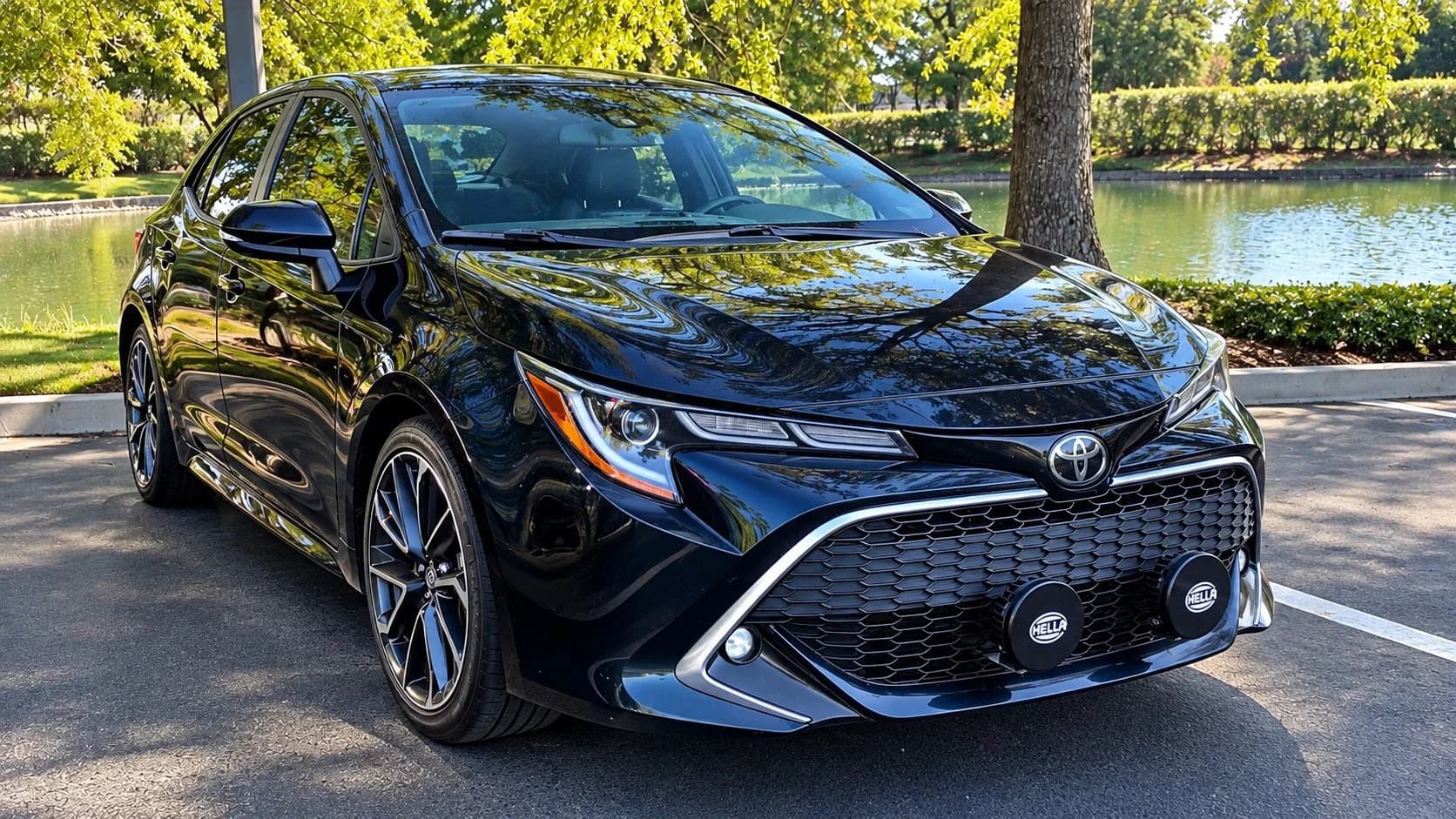 2020 Toyota Corolla Hatchback XSE — photo 1 of 12