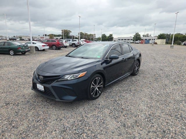 2018 Toyota Camry SE — photo 1 of 32