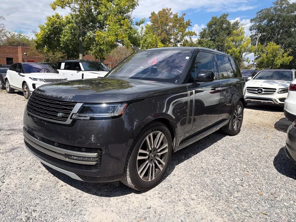 2023 Land Rover Range Rover SE — photo 1 of 5