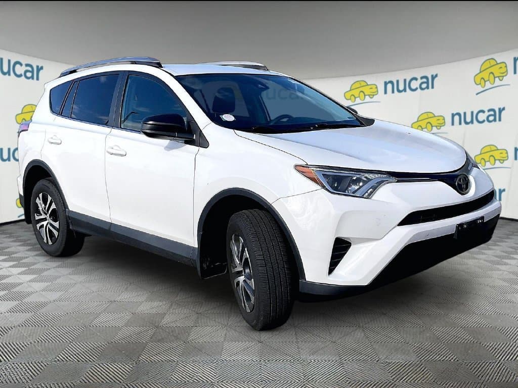 2018 Toyota RAV4 LE — photo 1 of 7