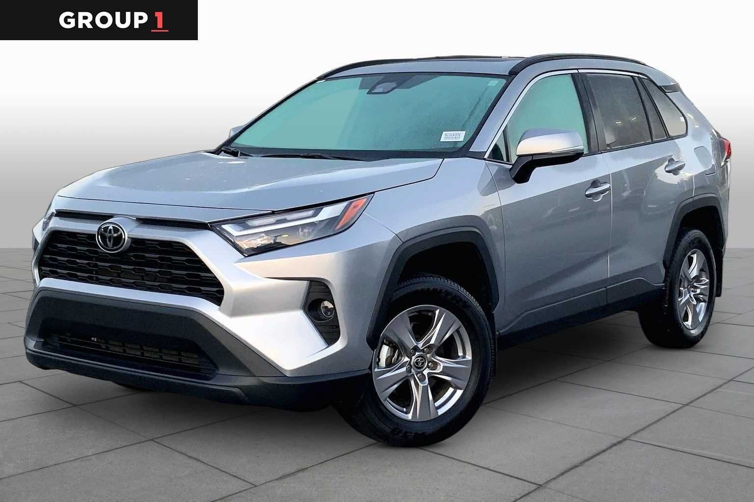 2025 Toyota RAV4 XLE — photo 1 of 31