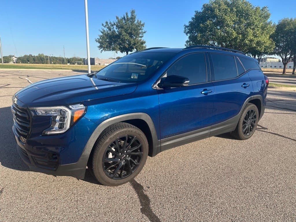 2023 GMC Terrain SLT — photo 1 of 20