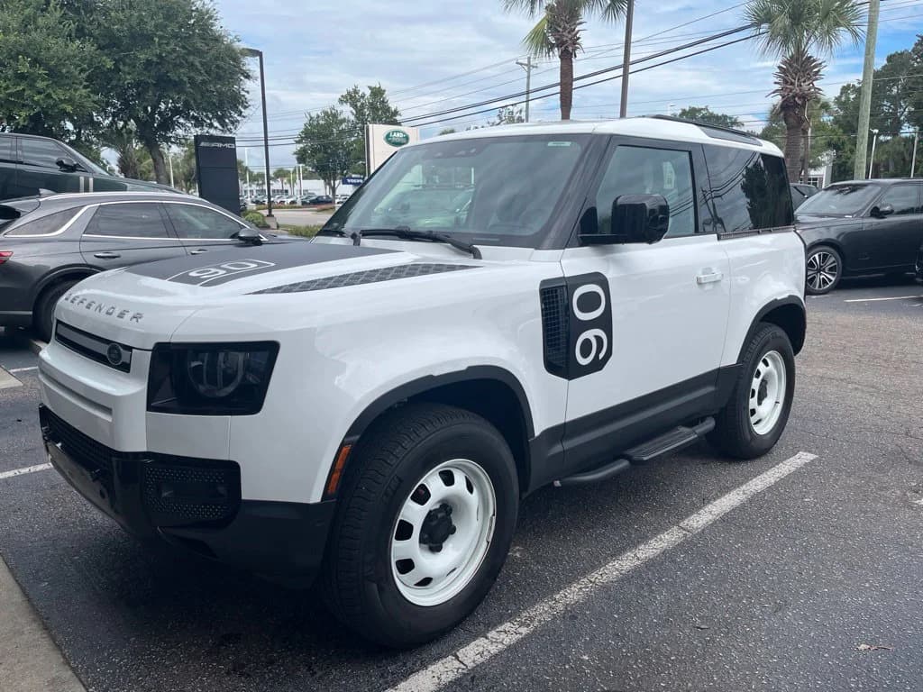 2024 Land Rover Defender S — photo 1 of 12