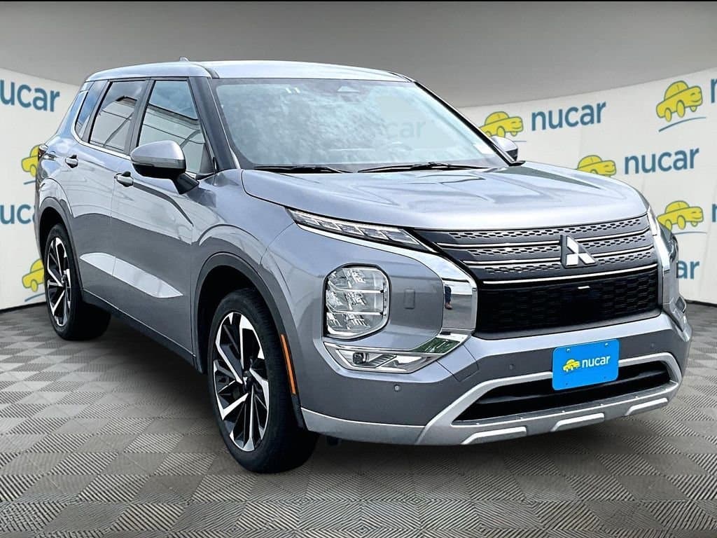 2024 Mitsubishi Outlander SE Black Edition — photo 1 of 33