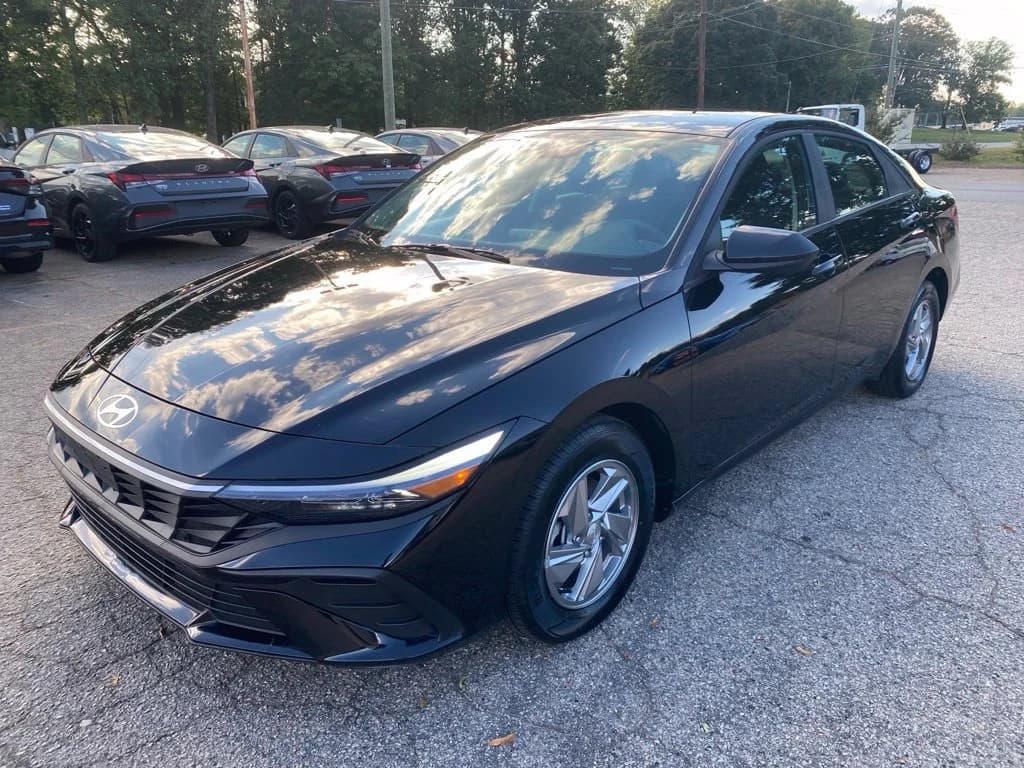 2026 Hyundai Elantra SE — photo 1 of 32
