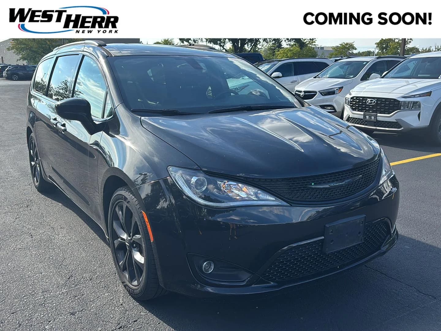 2020 Chrysler Pacifica Touring L — photo 1 of 20