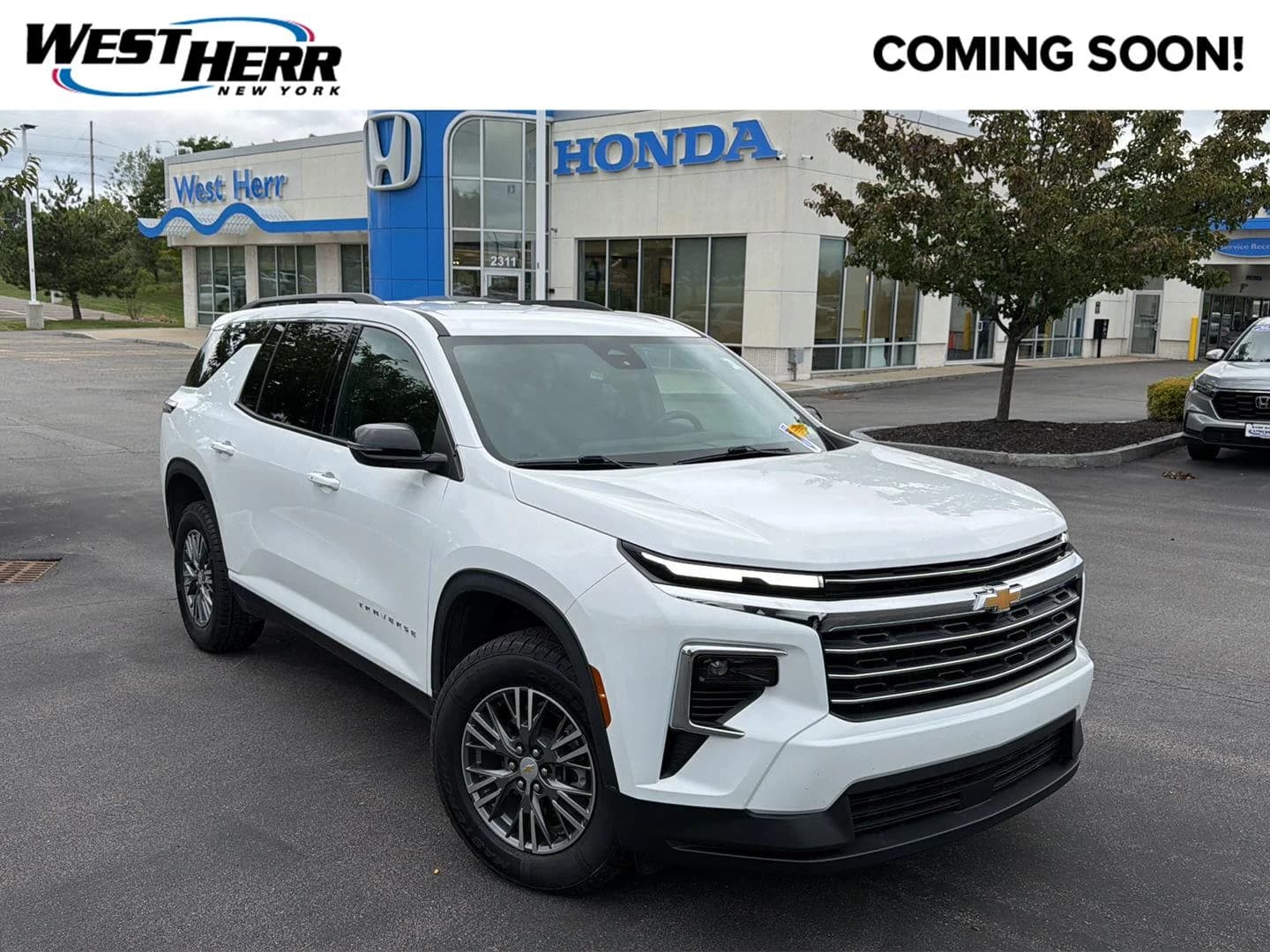 2025 Chevrolet Traverse AWD LT — photo 1 of 21