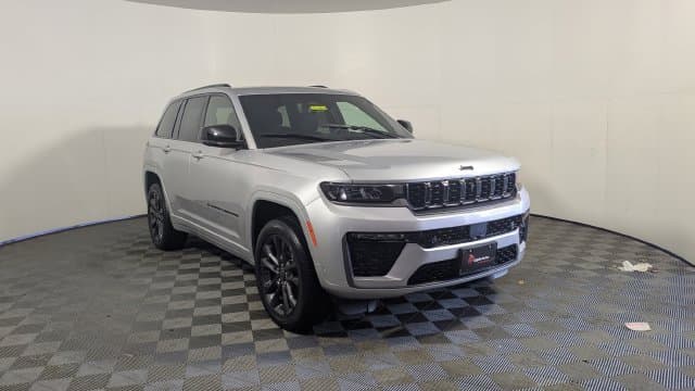 2026 Jeep Grand Cherokee Limited Reserve — photo 1 of 32