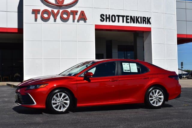 2023 Toyota Camry LE — photo 1 of 32