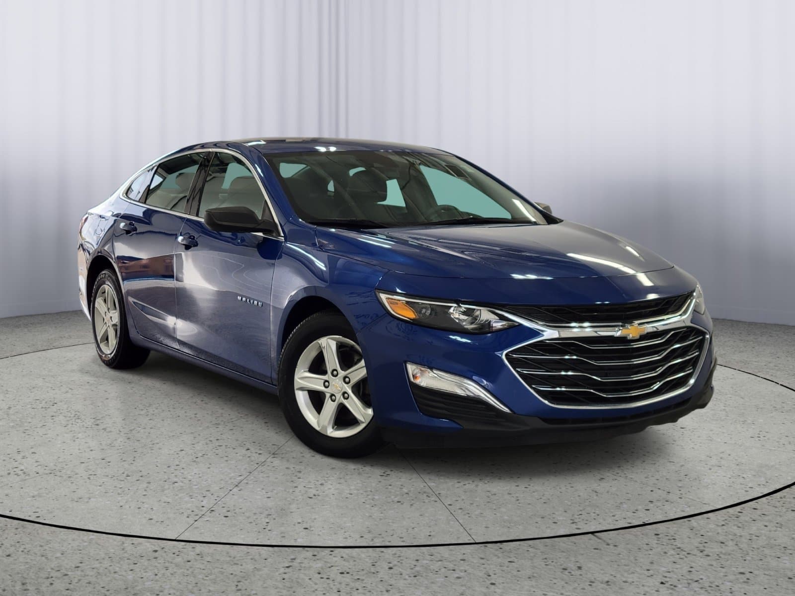 2023 Chevrolet Malibu LS — photo 1 of 31
