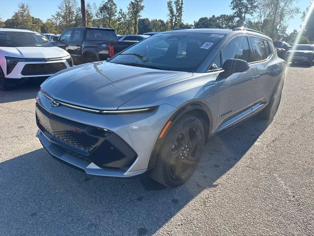 2024 Chevrolet Equinox EV RS — photo 1 of 15