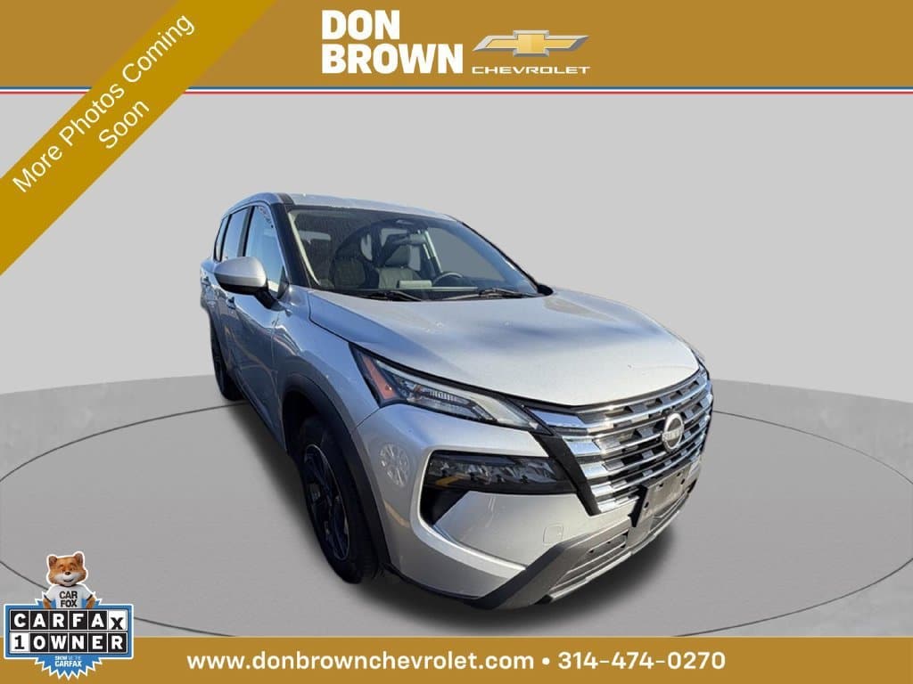 2024 Nissan Rogue SV — photo 1 of 8