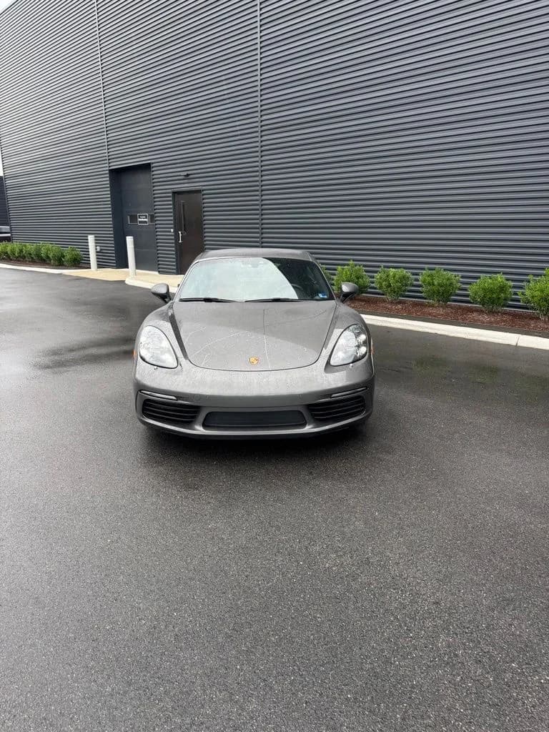 2018 Porsche 718 Cayman S — photo 1 of 17