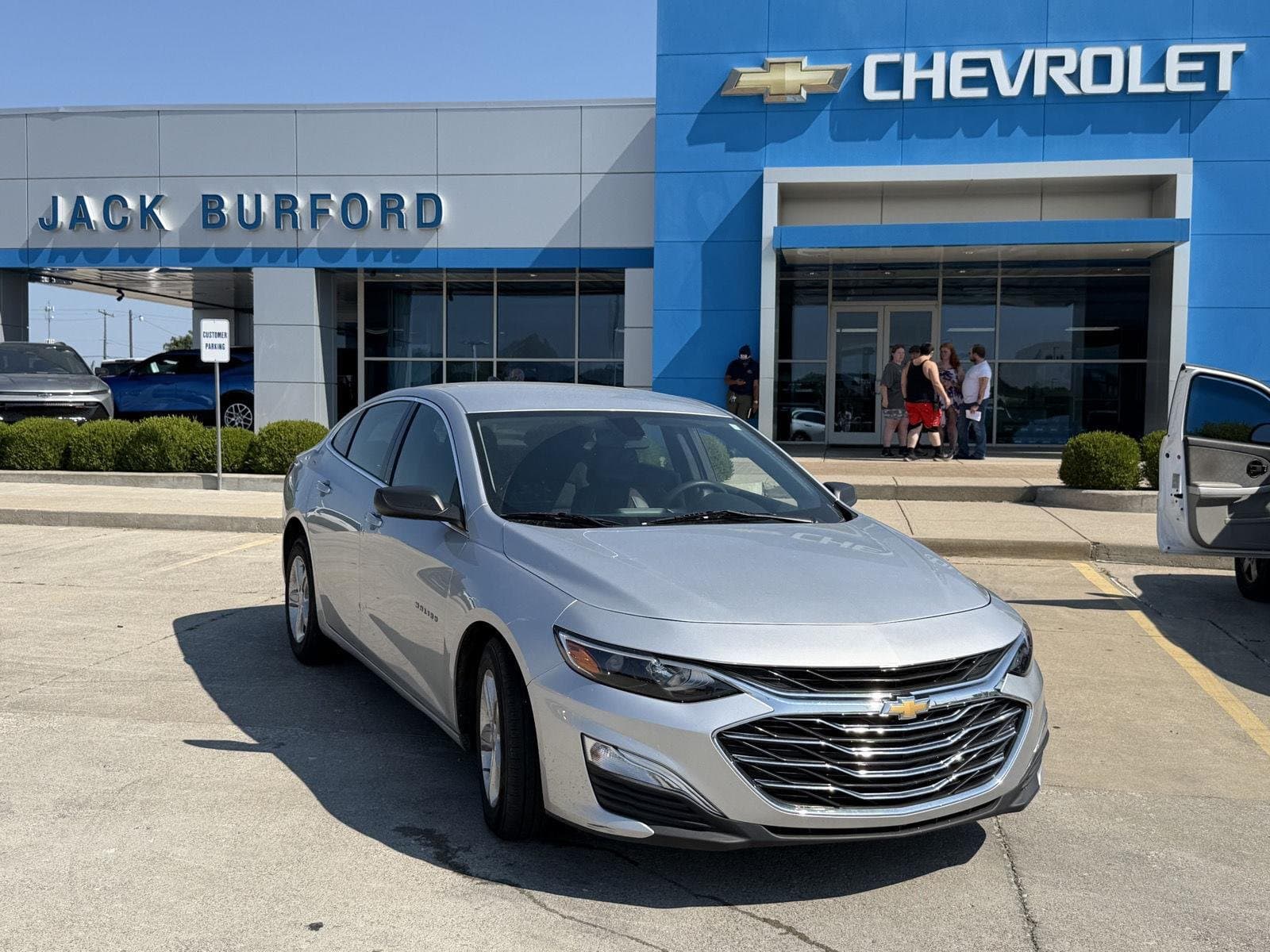 2021 Chevrolet Malibu LS — photo 1 of 13