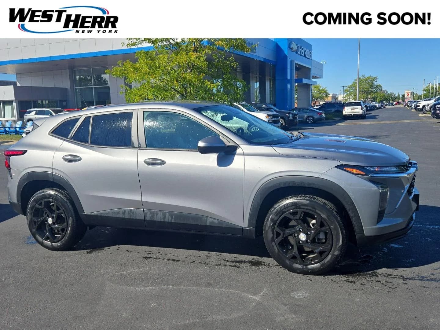 2024 Chevrolet Trax LS — photo 1 of 15