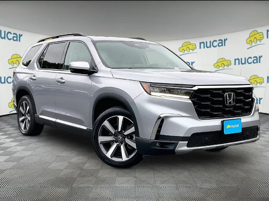 2024 Honda Pilot Touring — photo 1 of 35