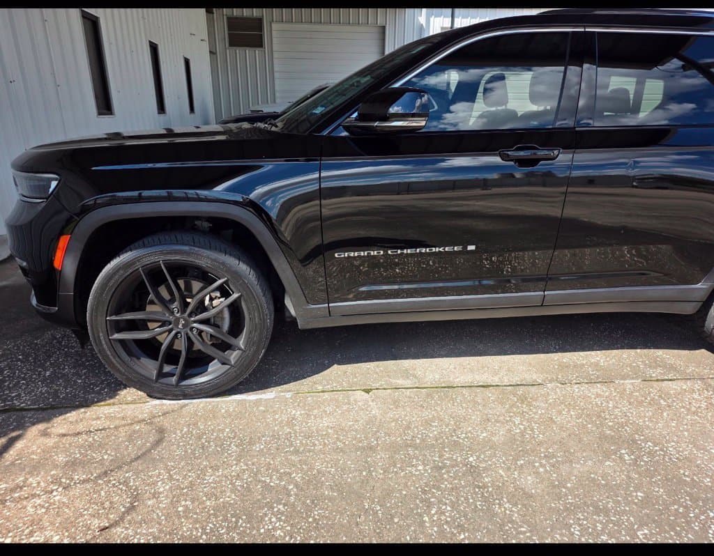 2021 Jeep Cherokee Base — photo 1 of 3