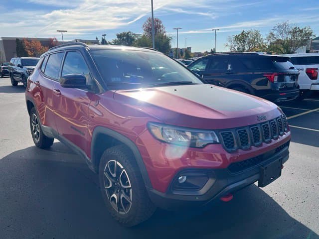 2025 Jeep Compass Trailhawk — photo 1 of 7