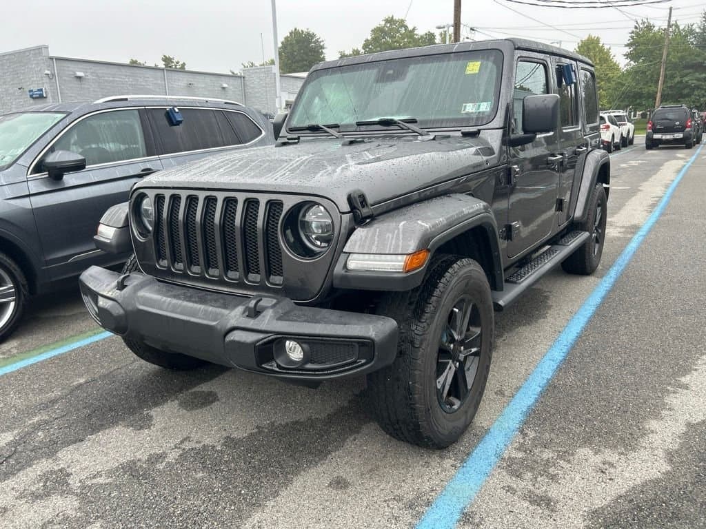 2022 Jeep Wrangler Unlimited Sahara Altitude — photo 1 of 10