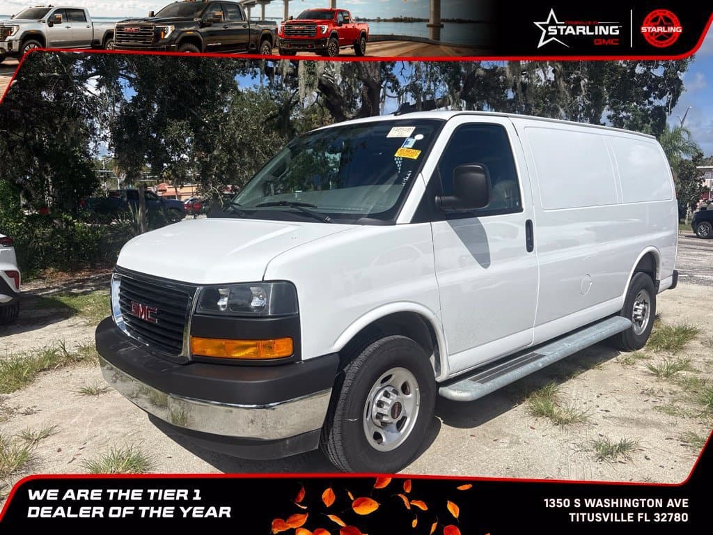 2025 GMC Savana Cargo Van Base — photo 1 of 9