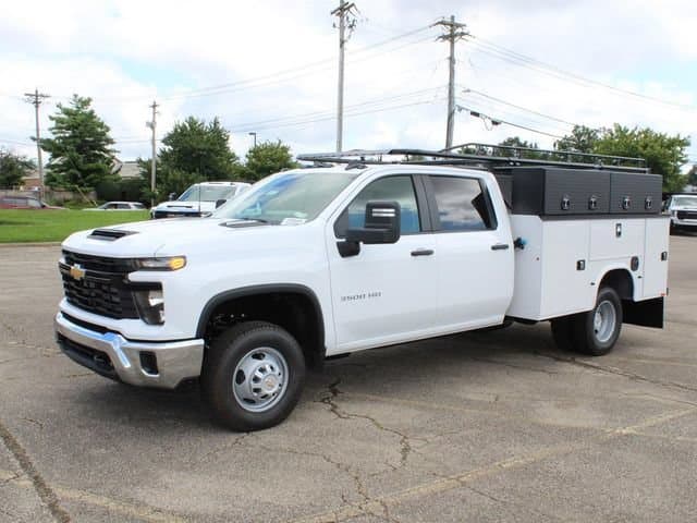 2026 Chevrolet Silverado 3500 HD Chassis Cab Work Truck — photo 1 of 48