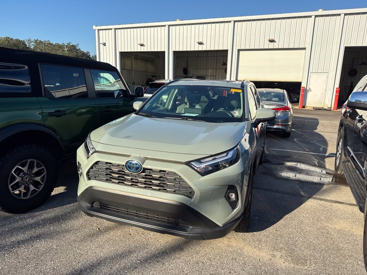 2022 Toyota RAV4 Hybrid XLE Premium — photo 1 of 4
