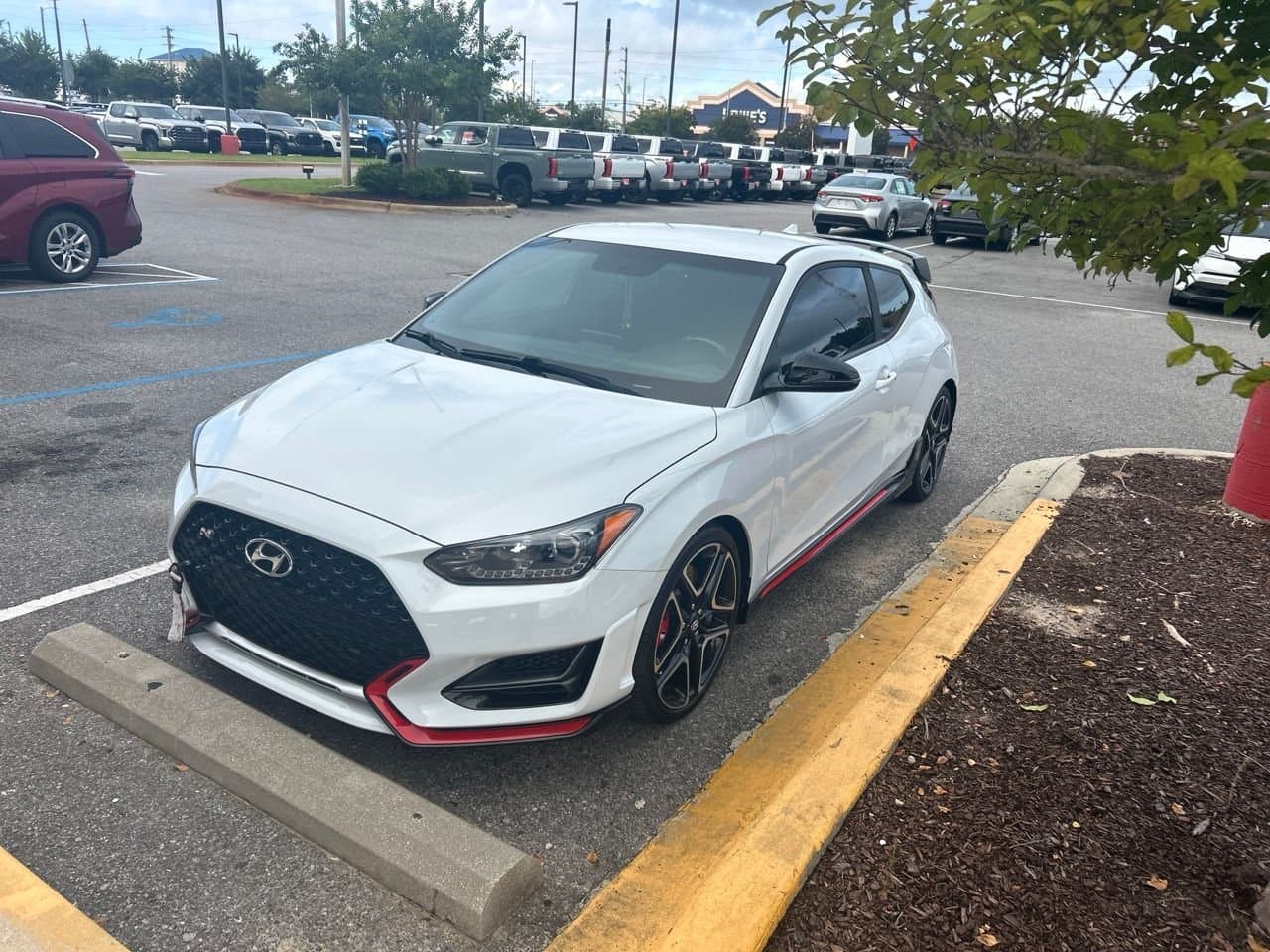 2020 Hyundai Veloster Base — photo 1 of 4