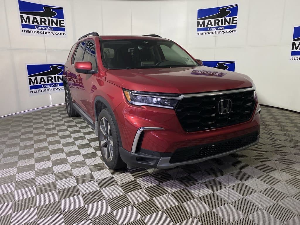 2025 Honda Pilot Touring — photo 1 of 20