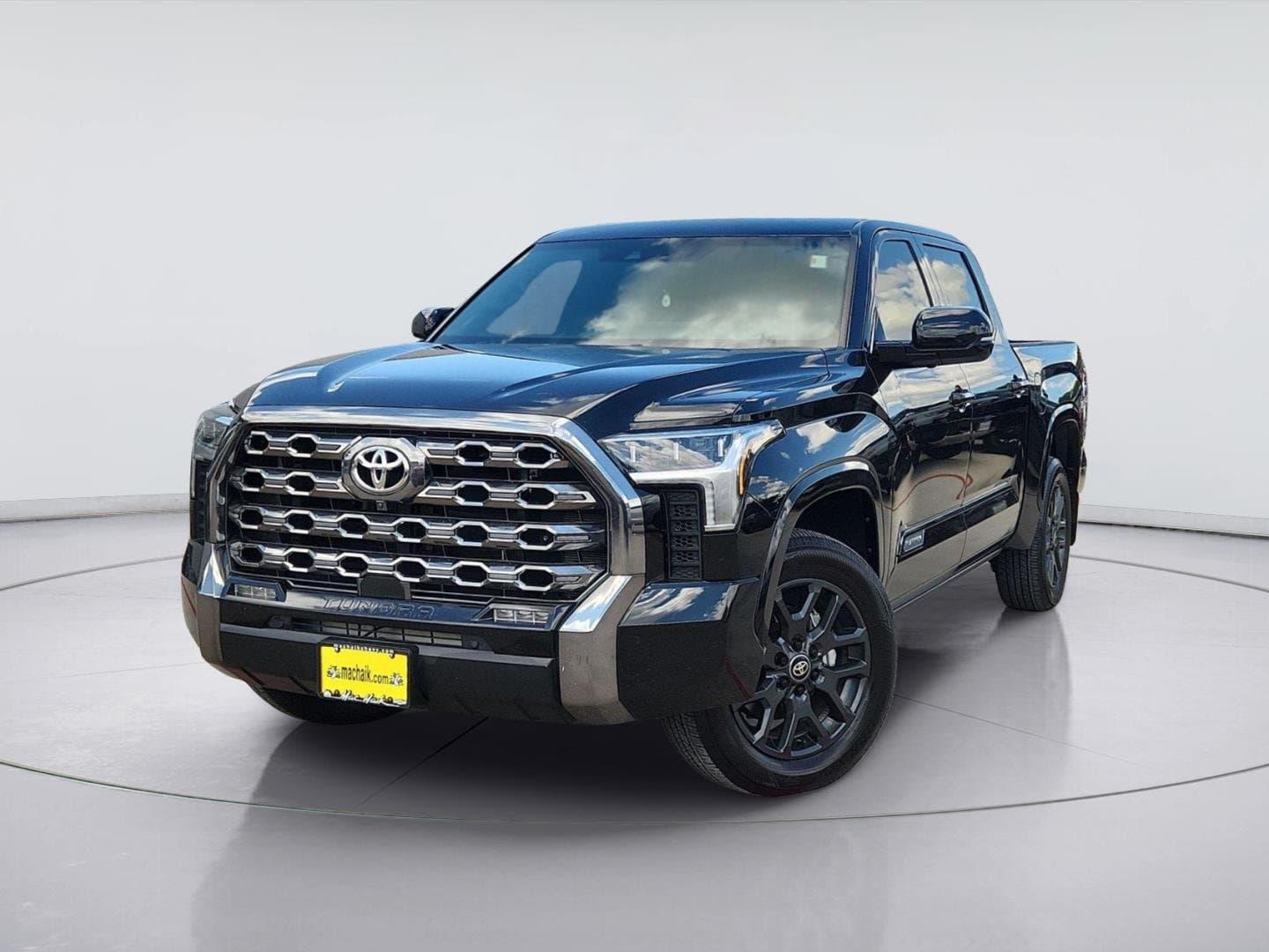 2025 Toyota Tundra 4WD Platinum — photo 1 of 32