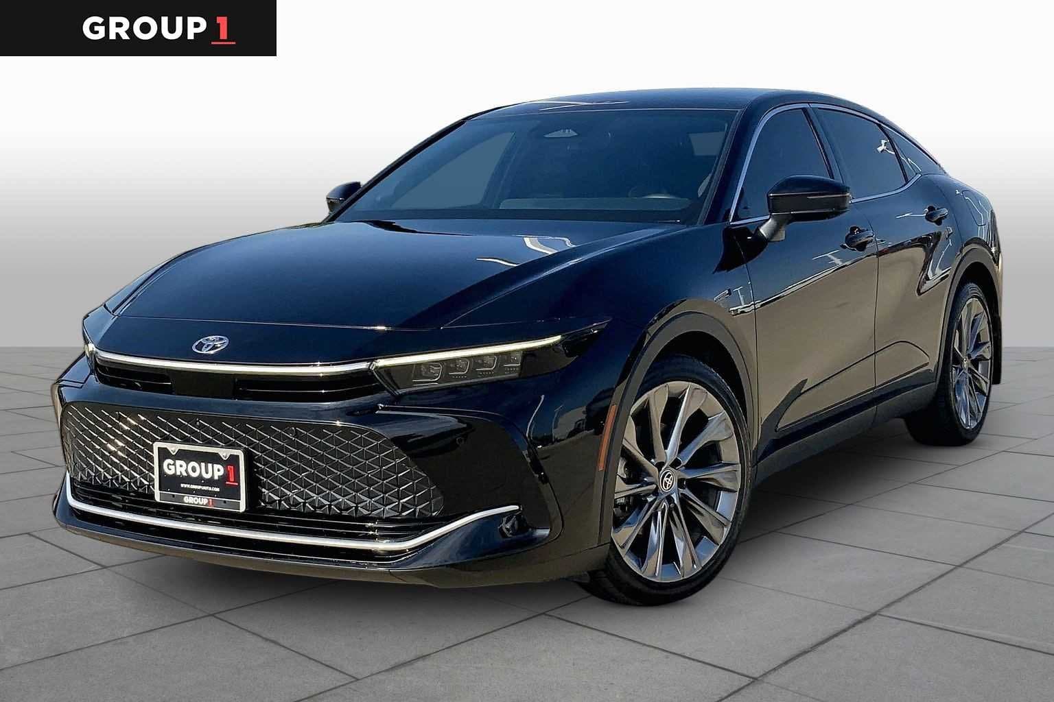 2025 Toyota Crown Limited — photo 1 of 35