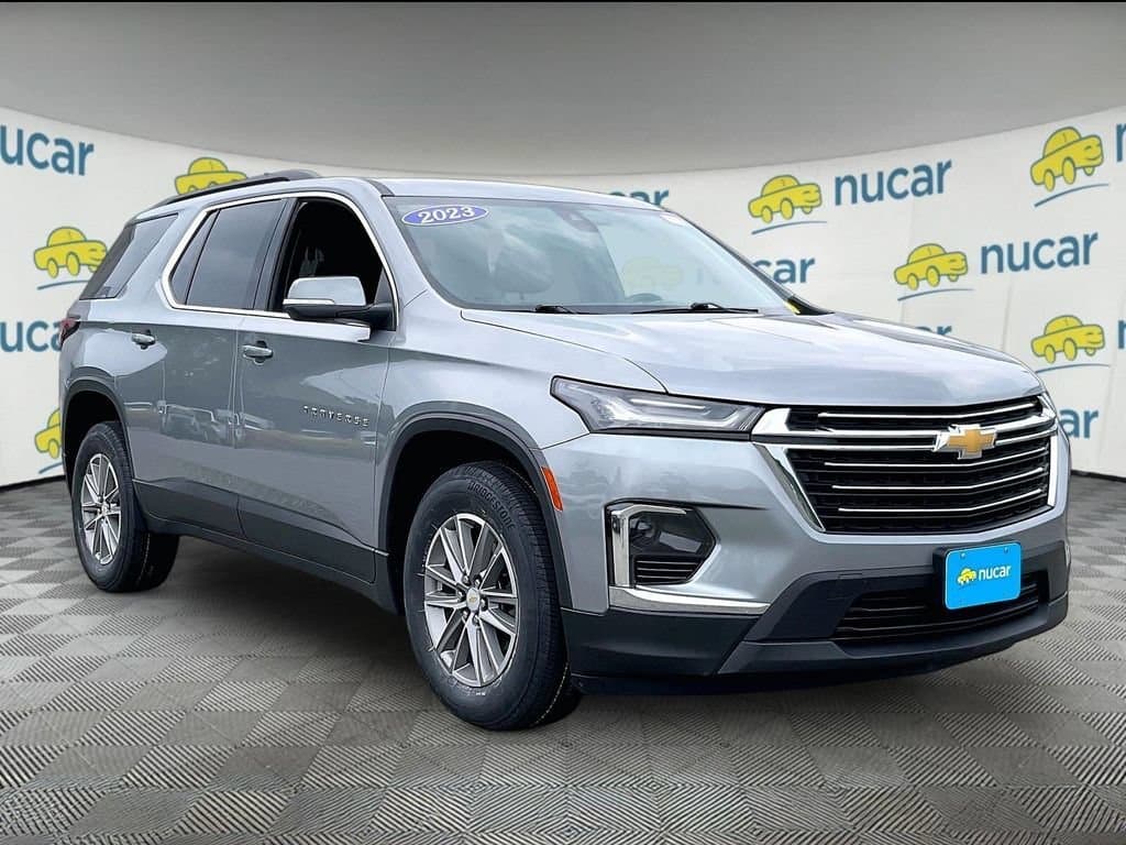 2023 Chevrolet Traverse LT Cloth — photo 1 of 36