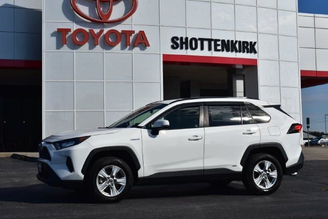2021 Toyota RAV4 Hybrid LE — photo 1 of 31